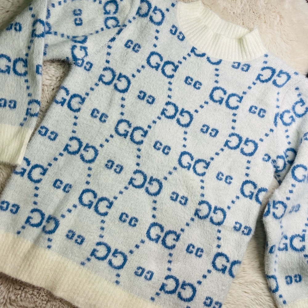 Women's Blue and White Patterned Sweater